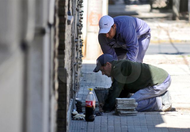En marcha. Una de las obras se concreta en calle San Lorenzo entre Bulevar Pellegrini y Junín.UNO de Santa Fe/Mauricio Centurión