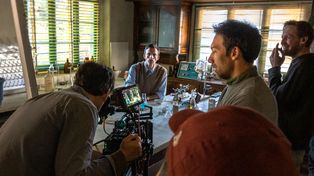 Entre los actores, se encuentran los argentinos Marco Antonio Caponi y Juan Ignacio Cane, con destacado rol en la serie sobre Luis Miguel.