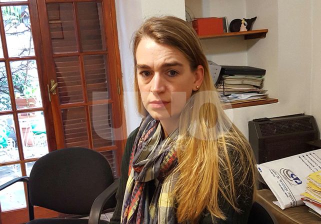 Angustia. Su exesposo desapareció con sus hijos en Santa Fe. Ella llegó de Alemania el viernes y todavía no los pudo hallar.