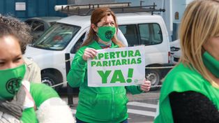 Paritarias en ojotas y con barbijo