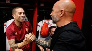 Feliz. El Papu Gómez fue preservado por el entrenador sevillista Jorge Sampaoli.