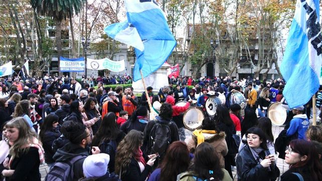 Condena a Cristina Kirchner: Peronismo Rosarino se Moviliza en Apoyo a la Expresidenta