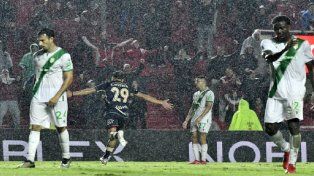 Argentinos ganó bajo la lluvia en La Paternal.