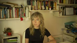 Sonia Budassi llega con nuevo libro bajo el brazo.