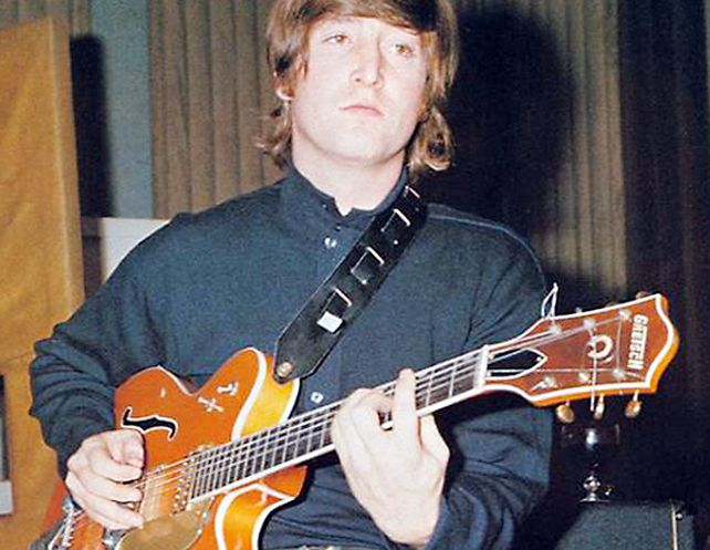 Lennon con la Gibson J-160E