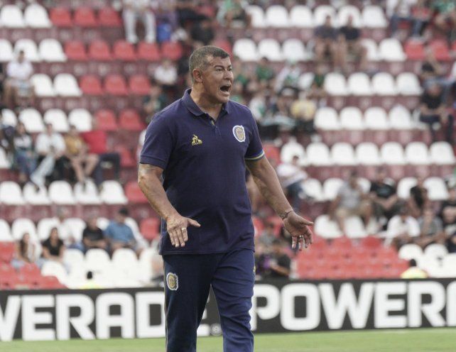 Jorge Almirión espera que su equipo esté a la altura y que logre su primer triunfo como local.