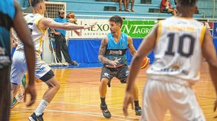 Matías Stival aportó 6 puntos en el triunfo de Echagüe en el Butta.