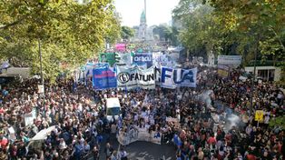 Los docentes anticipan una marcha en caso de que el gobierno le baje el pulgar a la ley de financiamiento universitario.