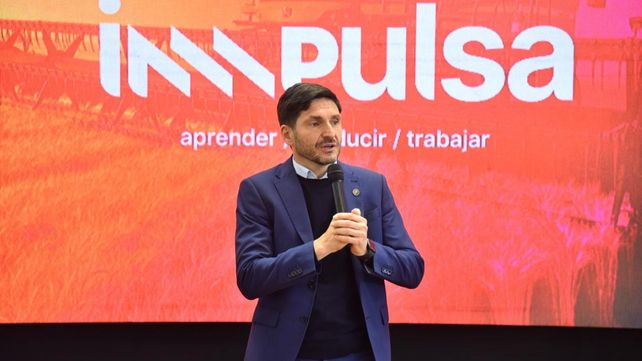 El gobernador Maximiliano Pullaro, con la guardia alta frente al reclamo del presidente Javier Milei a los gobernadores. 
