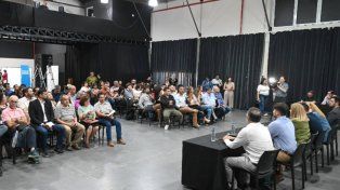 Concejales y vecinos participaron de la audiencia pública por el transporte de Paraná.
