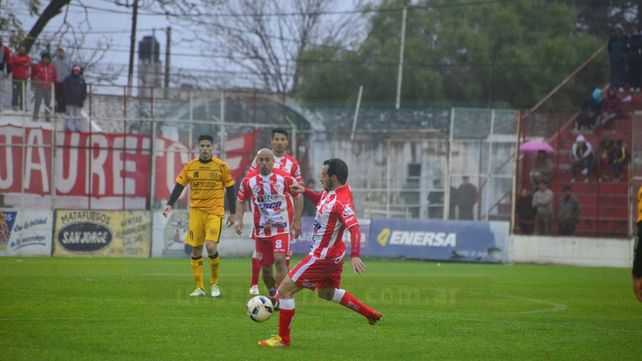 El Decano debutó con una derota ante Flandria como local