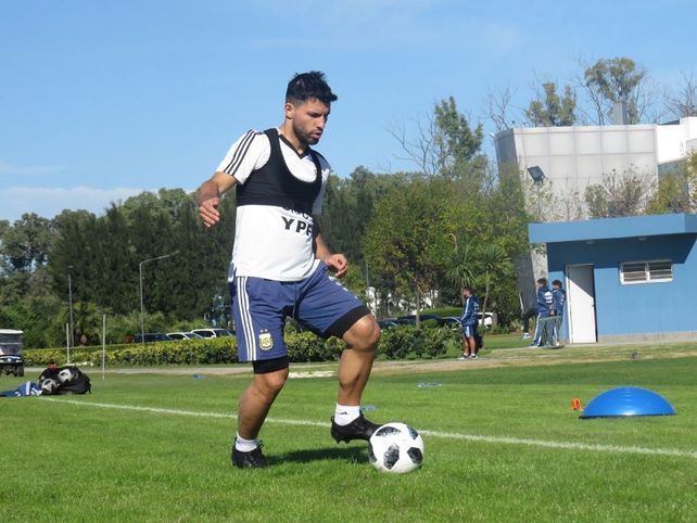 Intensifica. El Kun Agüero trabajó en doble turno buscando la puesta a punto para el Mundial de Rusia.&nbsp;