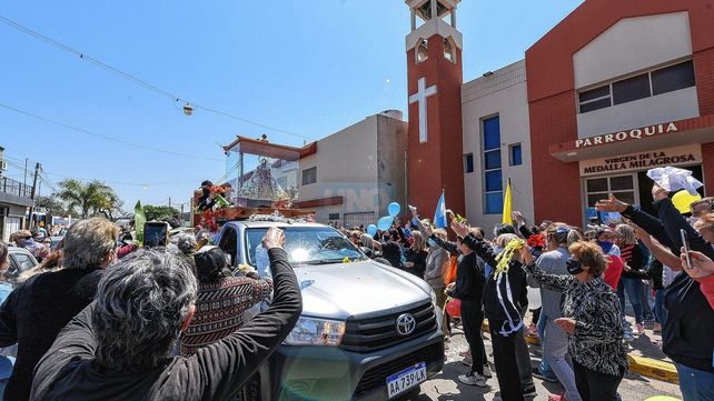 Horario. Alrededor de las 14 la imagen de la Virgen del Rosario pasará por la parroquia de la Medalla Milagrosa.