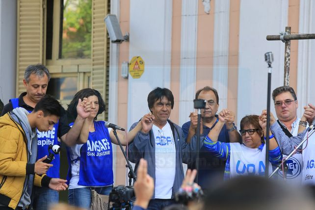Partió desde Paraná, la columna de docentes del NEA en el marco de la Marcha Federal Educativa