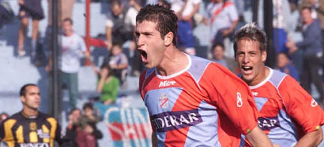 Newells: Cristian Llama llegar&iacute;a el fin de semana para sumarse al plantel