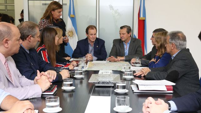 Coordinación de la ayuda. El gobernador recibió un informe sobre el estado de situación. Foto: APF