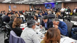 Los bloques opositores de la Cámara de Diputados avanzaron este martes con una nueva embestida contra el oficialismo.