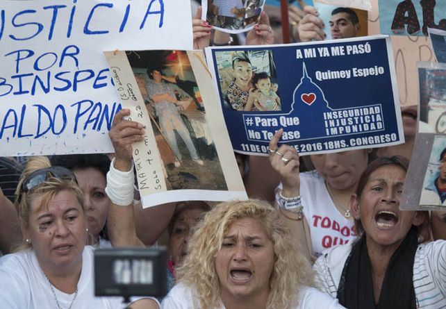 Protesta. El acto fue organizado por familiares de víctimas de delitos.