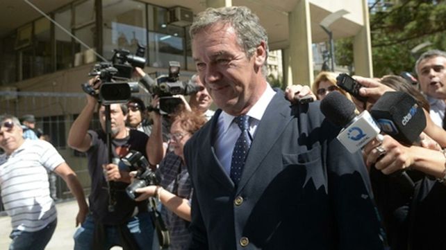 Sin hablar. El traumatólogo cordobés ayer al ingresar a Tribunales.