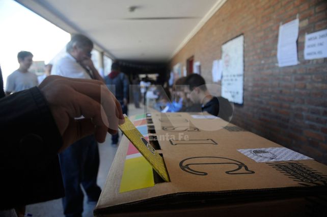 Comicios. Hay más de 650 mesas que aún faltan contabilizar y 150 con problemas de carga de datos / Foto: José Busiemi