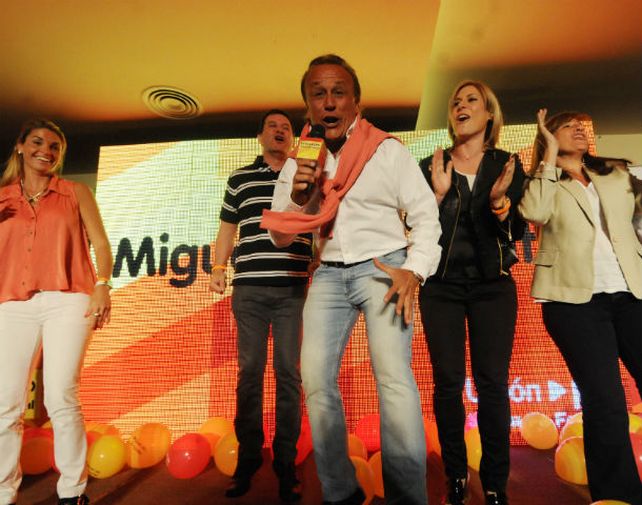 Con todo el ritmo. Del Sel