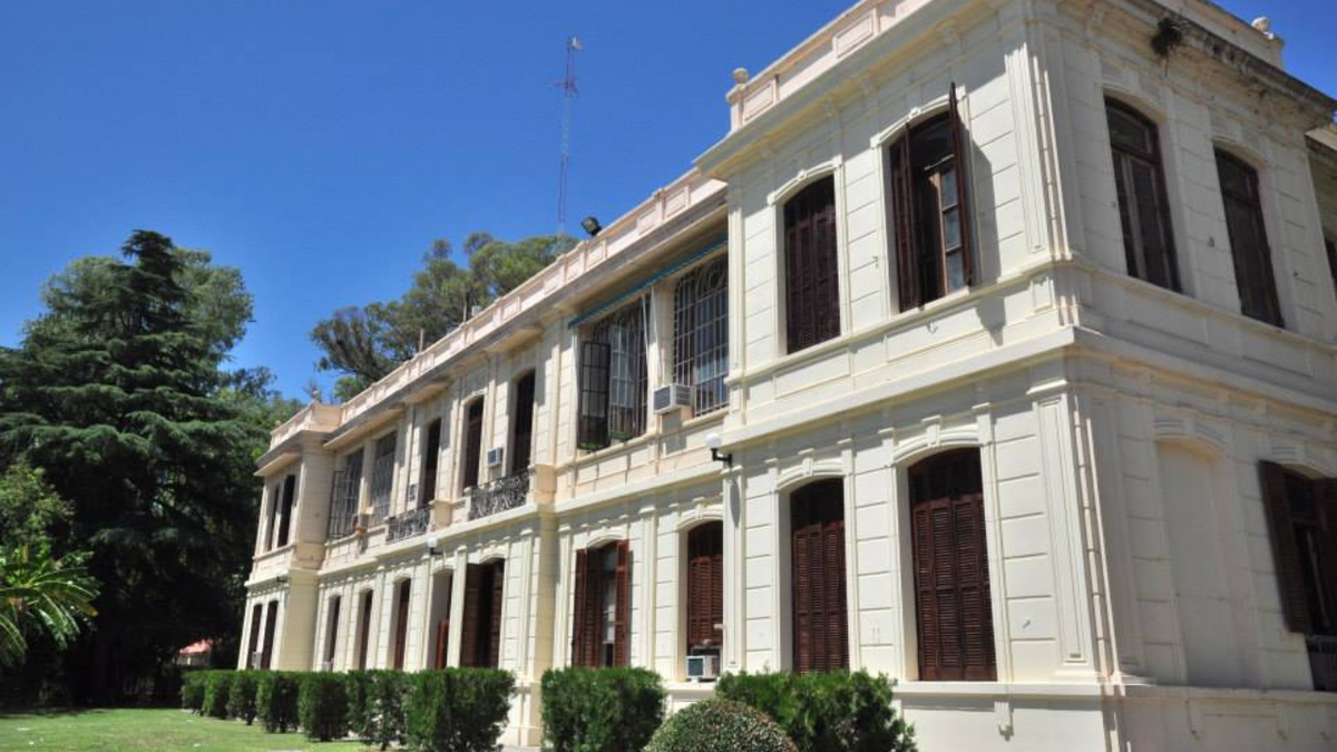 Desmienten las denuncias por despilfarro de fondos en el Enapro en la ...
