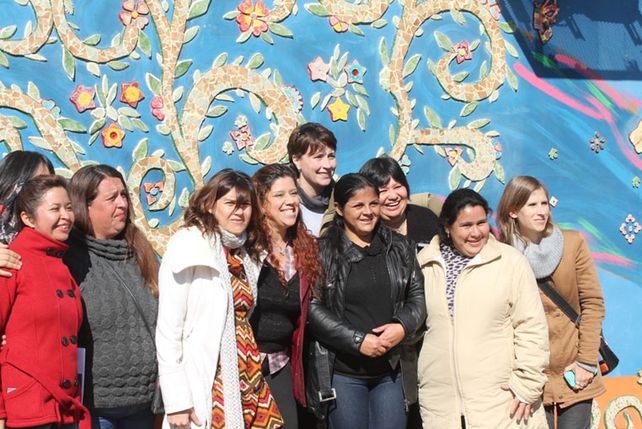 Una nueva plazoleta y un mural ya son parte de barrio Las Flores