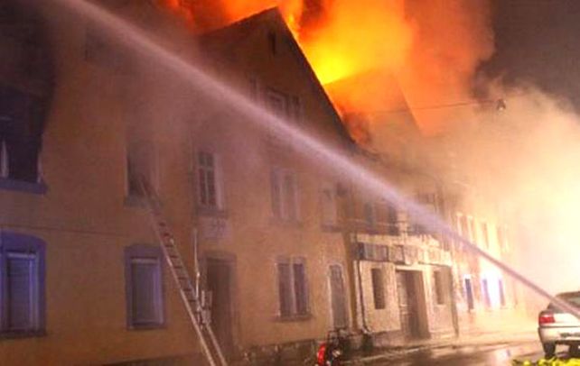 Pavoroso. El edificio de la localidad de Backnang ardió anteanoche.