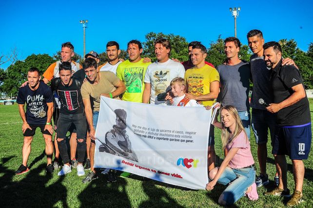 Actuales y viejas glorias del deporte dieron una mano en el club Don Bosco.