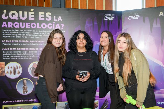 Amparo, Mora, Abril y Daniela Orellano