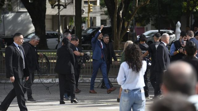 La llegada de Pullaro a la Legislatura.