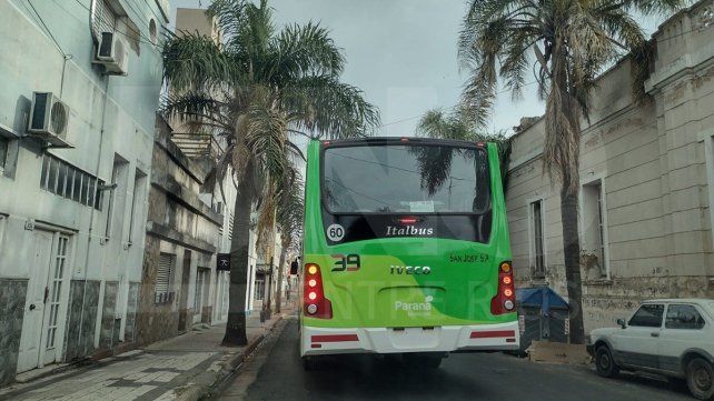 Colectivos reducen la frecuencia durante este lunes y martes