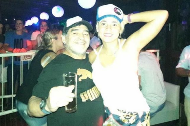 La pareja se mostró divertida en un boliche del oeste bonaerense.