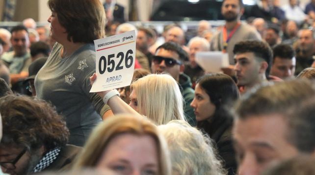 Récord en asistencia: más de 5.000 personas para en la subasta de bienes incautados al delito.