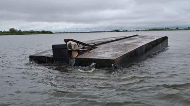 La barcaza que transportaba animales desde la zona de islas y se dio vuelta &nbsp;