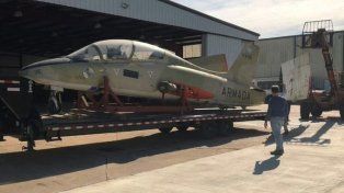 El avión Aermacchi MC339 (4-A-115) de Owen Crippa a pocos días de llegar al país