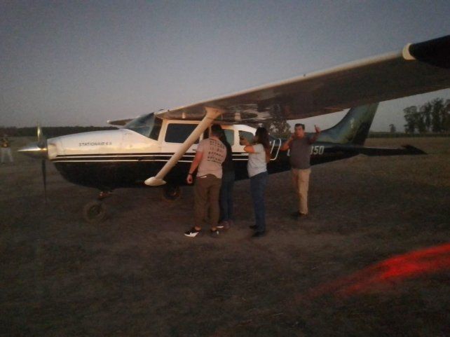 Interceptaron cerca de Rosario un avión ligero que transportaba 480 kilos de cocaína