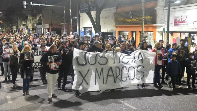Reclamo. Familiares y allegados de Marcos convocaron marchas multitudinarias para exigir el esclarecimiento del homicidio ocurrido en julio.