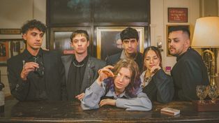 Muñecas, la banda rosarina, presenta este jueves 8 su más reciente disco “Melancolía y otros vicios modernos”.&nbsp;