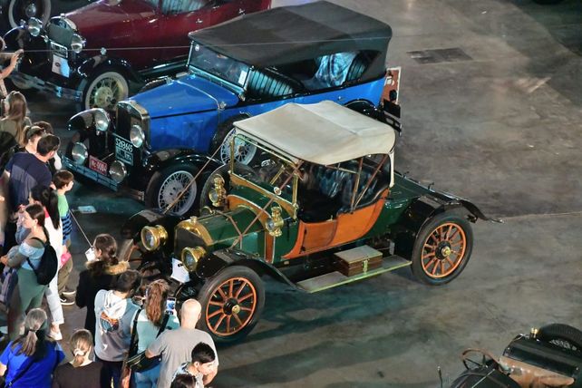 Se realizó la segunda muestra de autos y motos clásicos y antiguos en la Estación Belgrano en Santa Fe