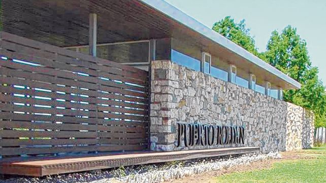Puerto Roldán. Allí tiene una casa el policía Makhat según un boleto de compra del año 2013.