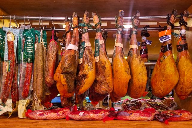 El jamón ibérico es uno de los productos más valorados entre las charcuterías de Rosario.