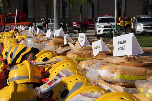 Pullaro aseguró que los bomberos voluntarios santafesinos son los más preparados y equipados del país