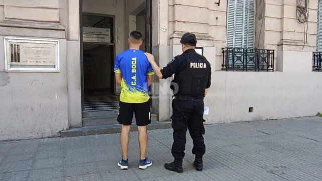 Lo denunciaron por amenazar a una mujer y terminó preso con una pistola 9 mm