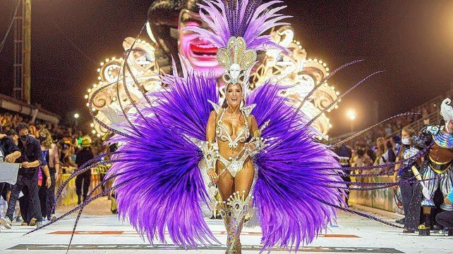 El carnaval de Gualeguaychú comienza este sábado 7 de enero y culmina el 25 de febrero. Participan cinco comparsas con 250 integrantes cada una.&nbsp;