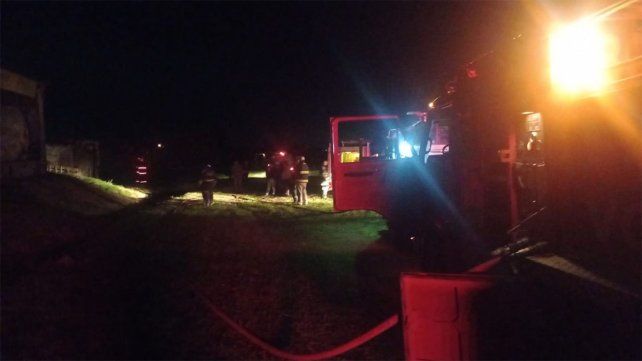 El incendio ocurrió el martes por la noche en un establecimiento ubicado a la altura del kilómetro 4 de la ruta provincial 23