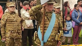 Trío femenino. Por primera vez en la historia, el Batallón 603 San Lorenzo tiene portadora de estandarte y las escoltas.