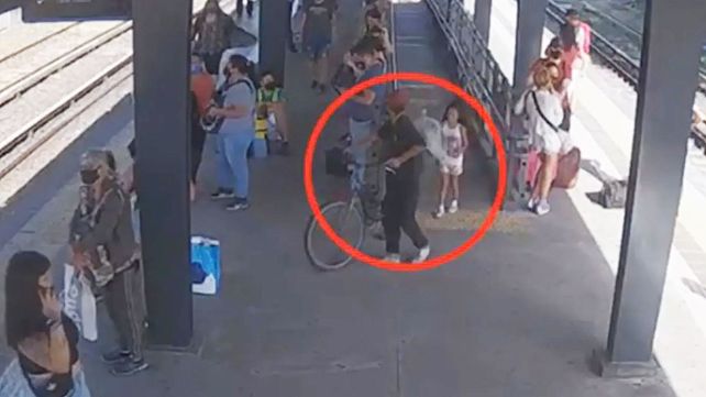 Maia Beloso y el cartonero estuvieron en Ituzaingó: nuevas imágenes