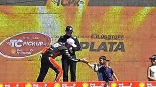 Emotivo gesto de Canapino hacia los hijos de Werner en el podio de La Plata.