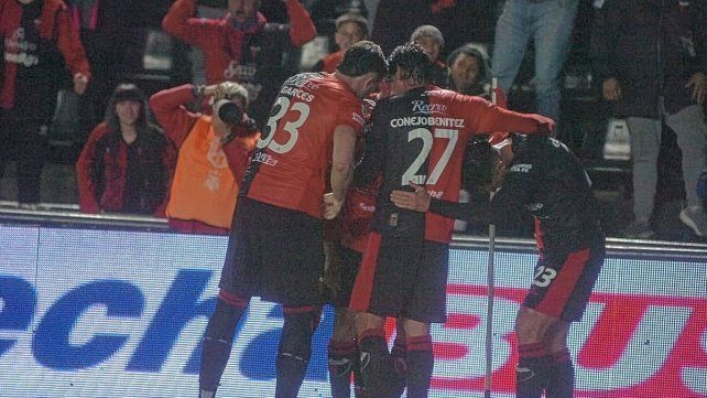 Colón ganó dos partidos seguidos y salió por ahora de la zona de descenso directo por tabla anual.